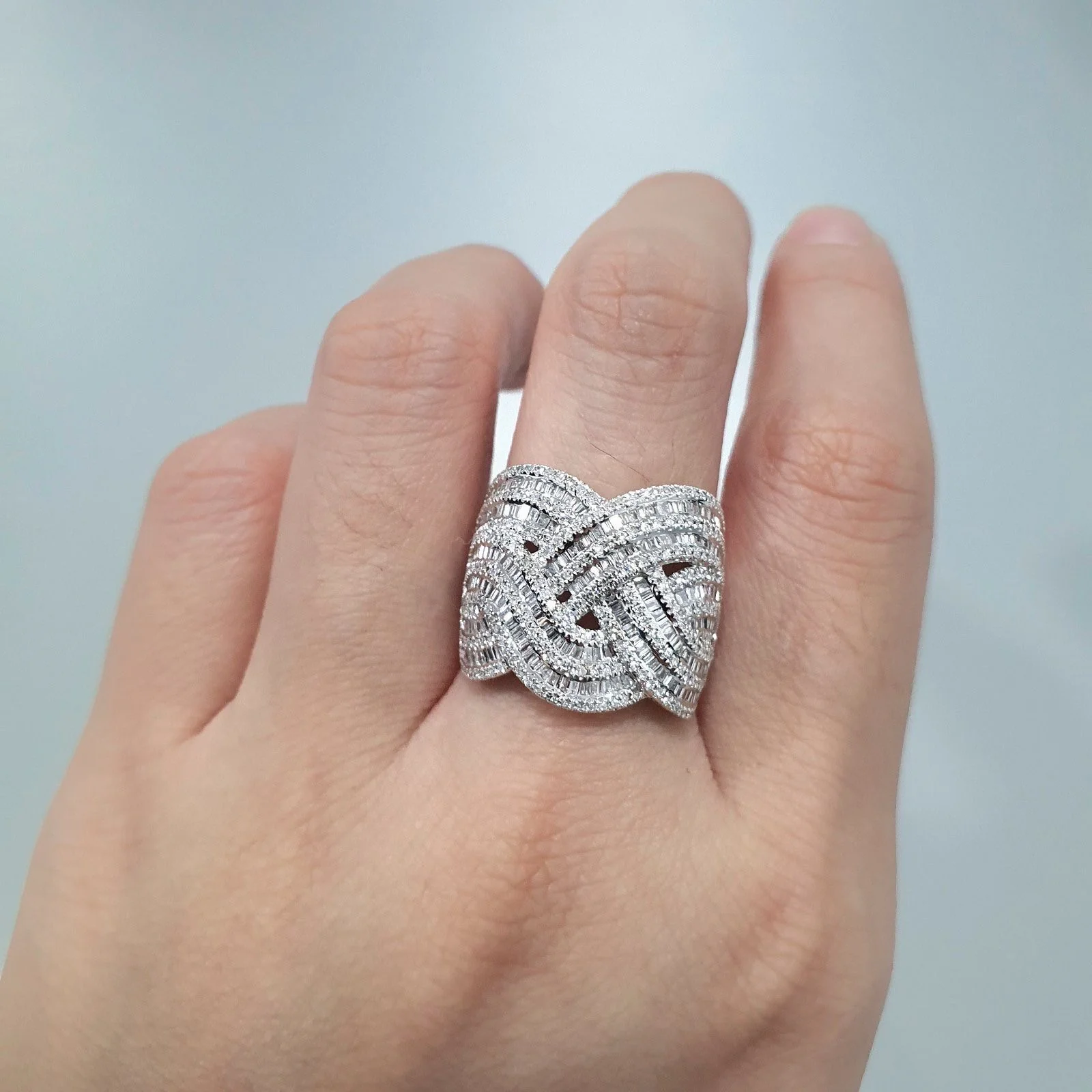 1.44ctw Exquisite Interlaced Diamond Ring 14K Gold - Image 2
