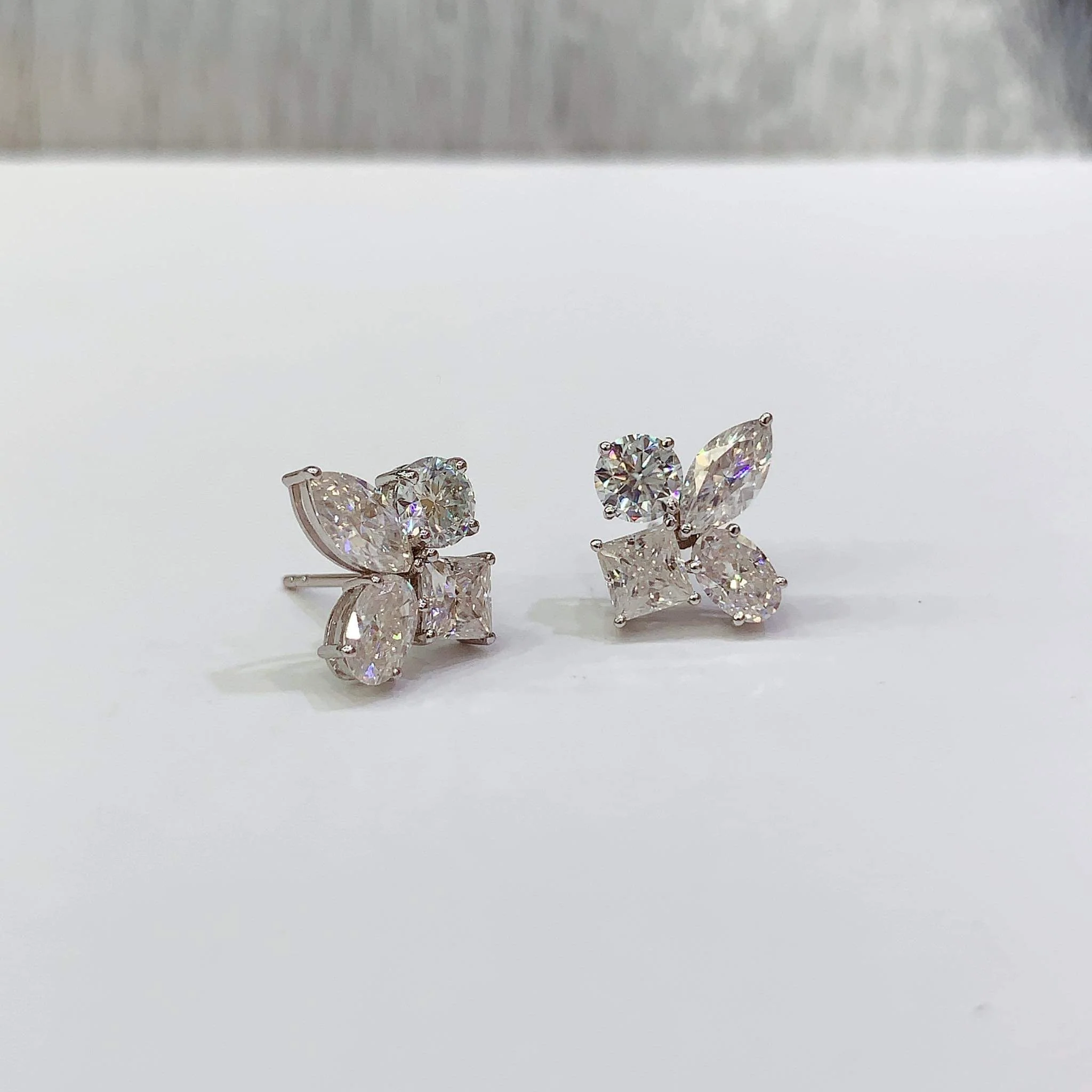 4-Shaped Moissanite Stud Earrings 18K - Image 2