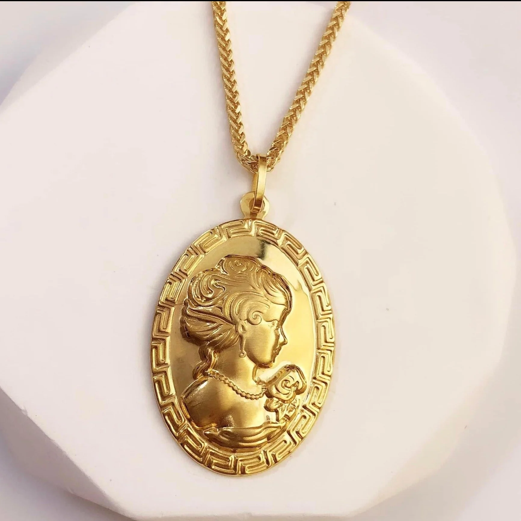 Cameo Pendant Necklace 18K Gold - Image 2