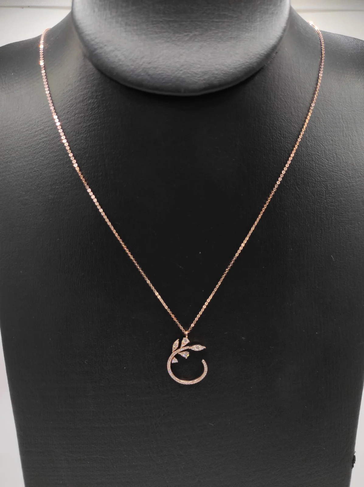 .24ct Leaf Curl Diamond Necklace - Image 2