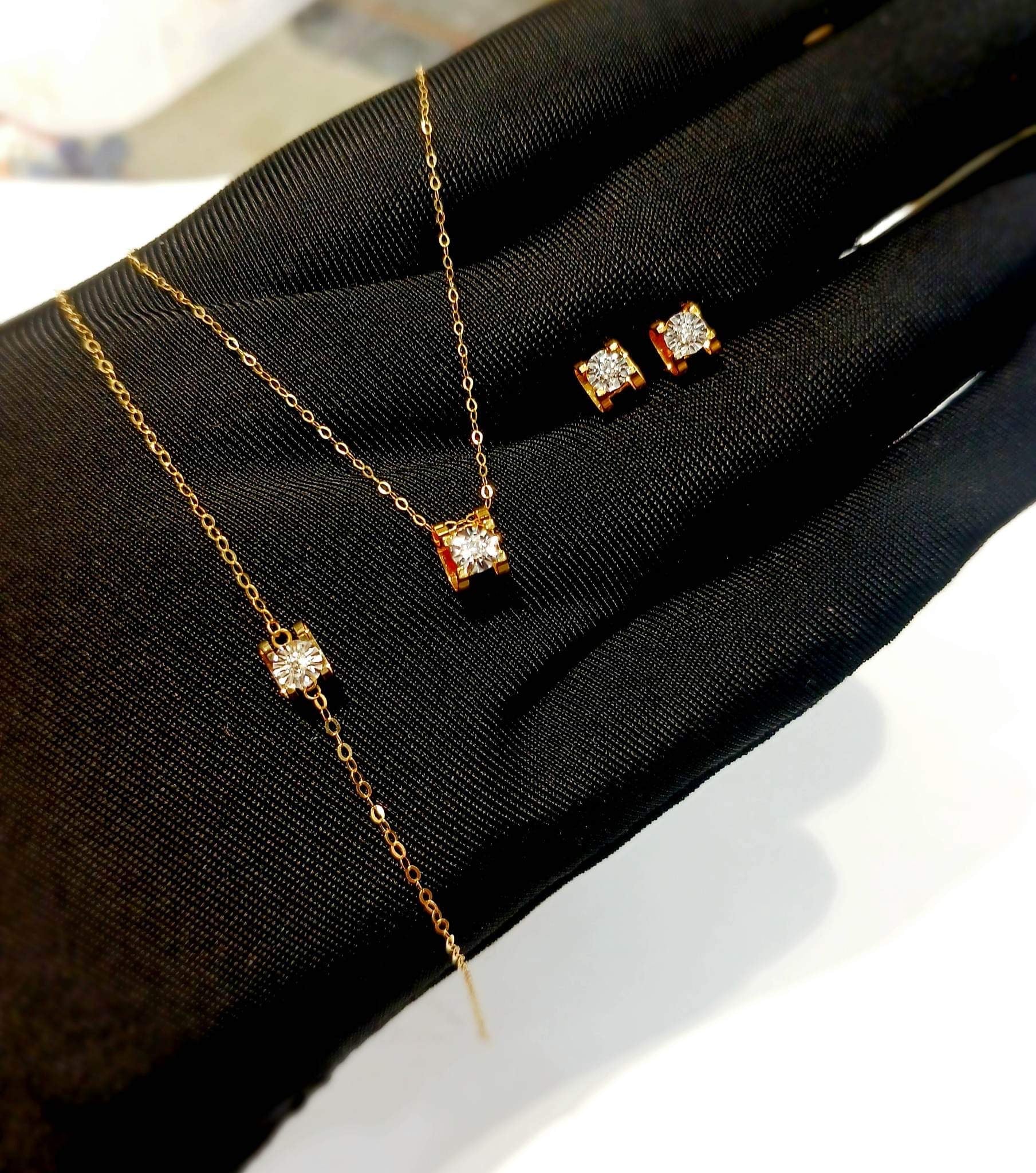Diamond Stud Jewelry Set with Enlarger 18K Gold - Image 2