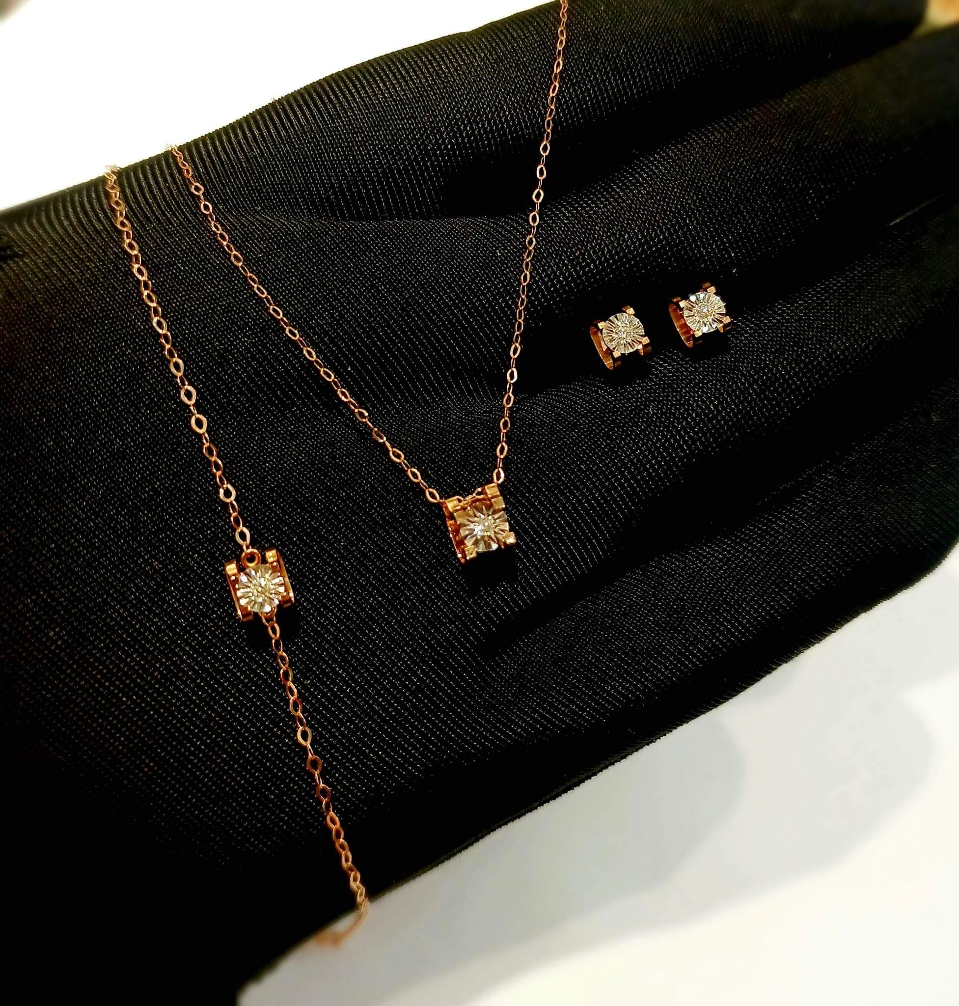 Diamond Stud Jewelry Set with Enlarger 18K Gold - Image 6