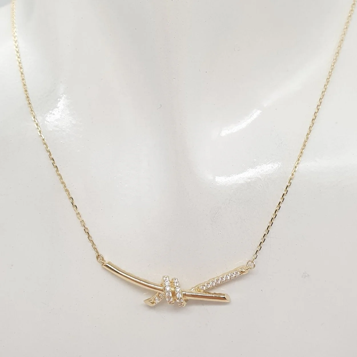 Fashionable Bar Knot Necklace 18K Gold - Image 2