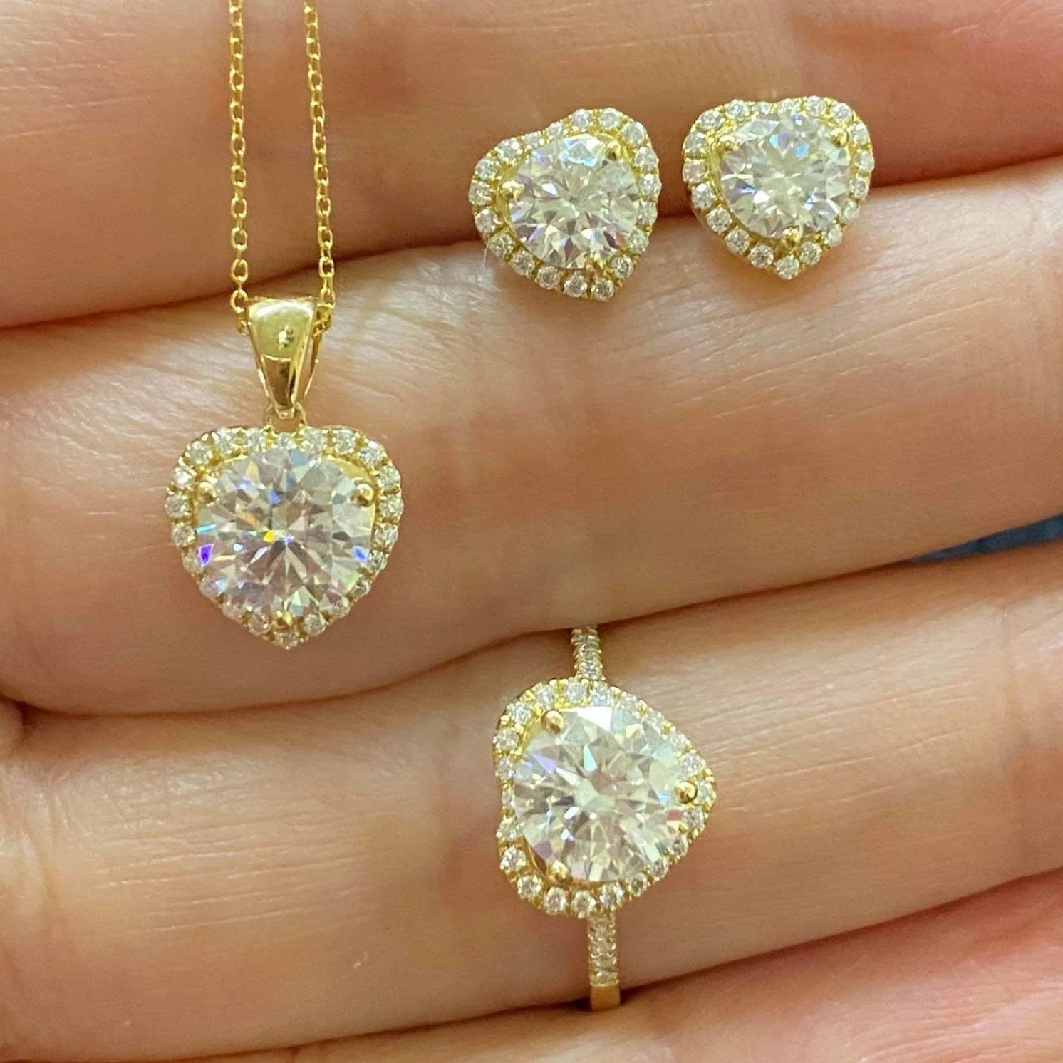 Heart Moissanite Halo Jewelry Set 18K Gold - Image 2