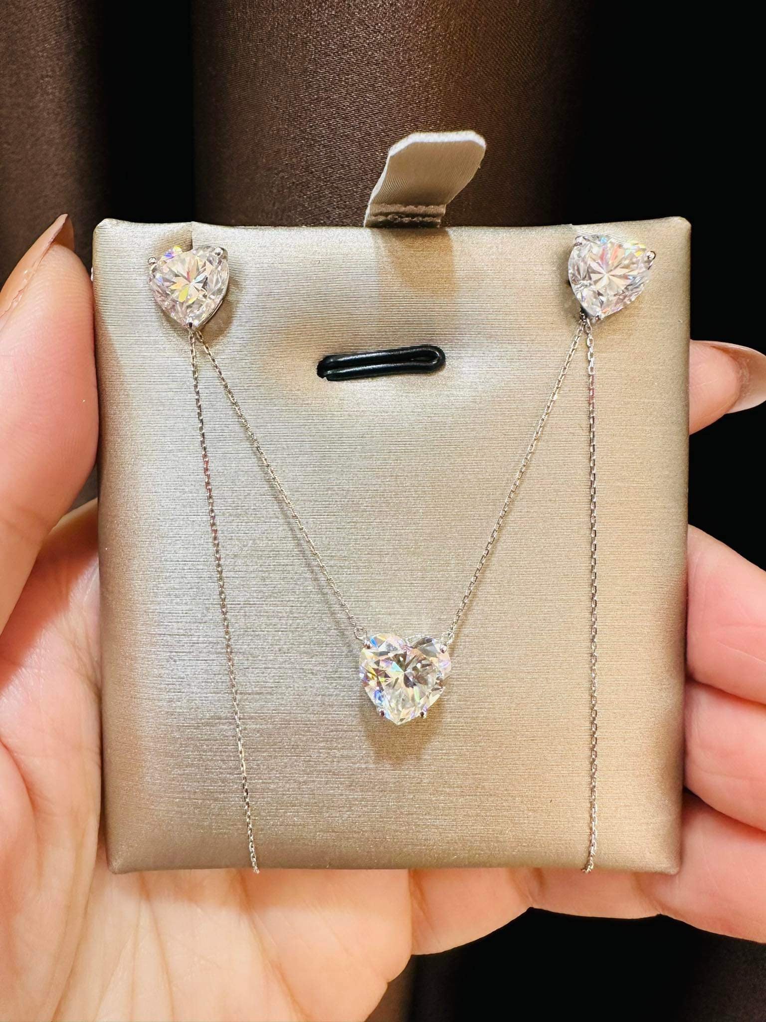 Heart Moissanite Stud Jewelry Set 18K Gold - Image 3
