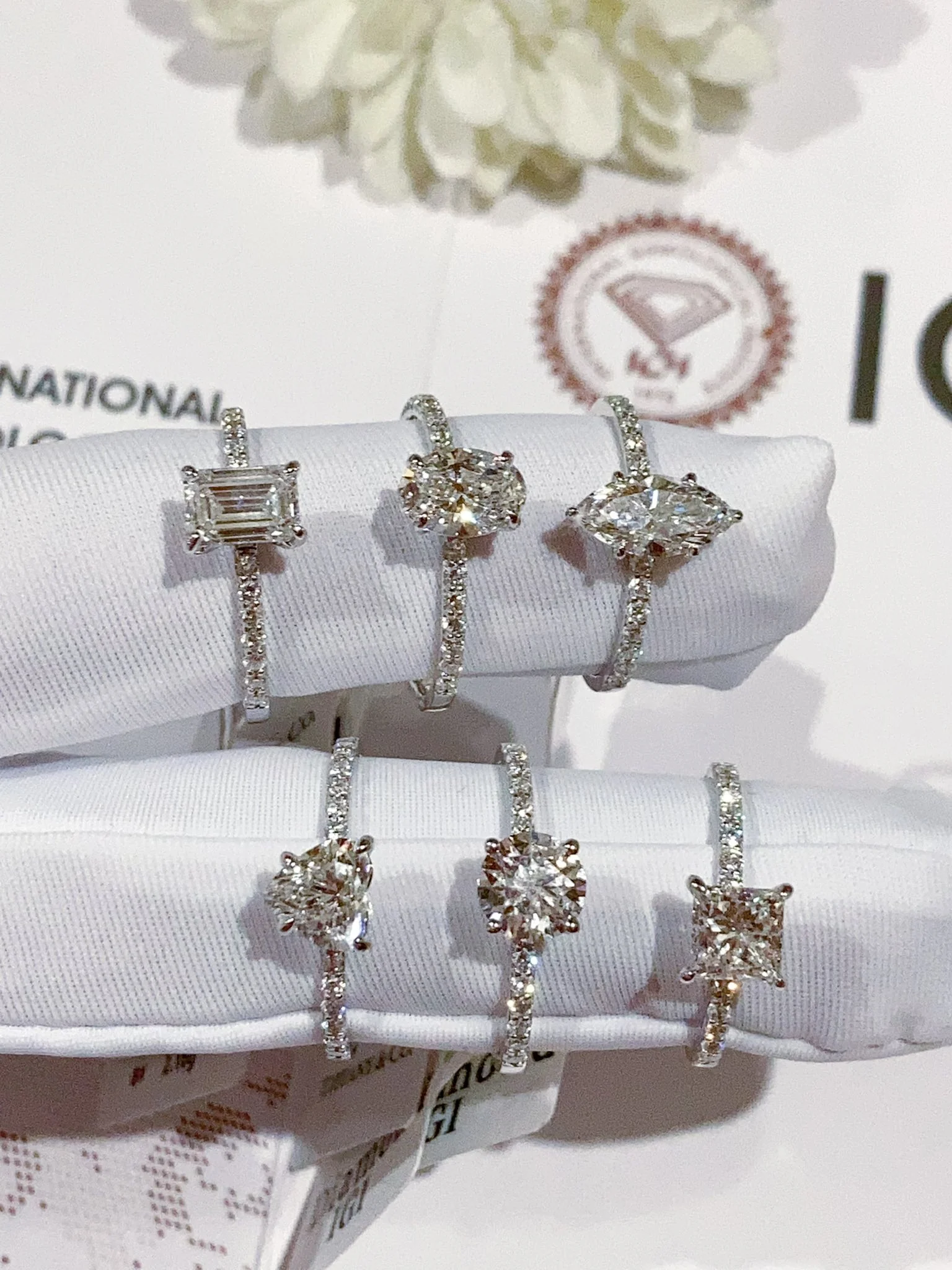 IGI Diamond Engagement Ring 18K - Image 2