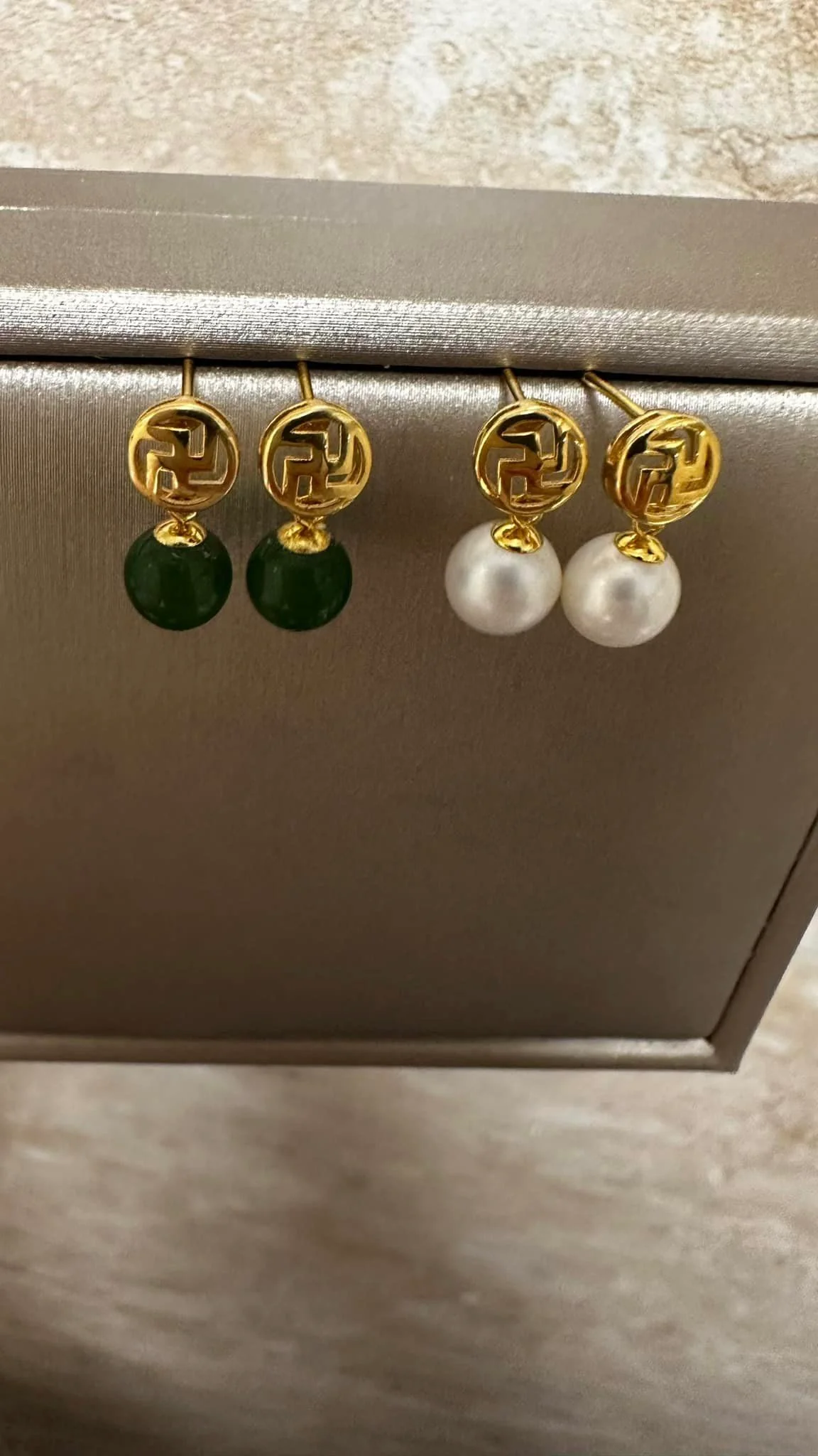 Jade/South Sea Pearl Dangling Earrings 18K - Image 3