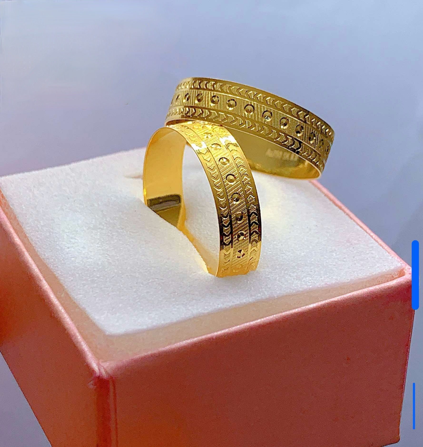 18K Gold Trendy Wedding Ring Pair